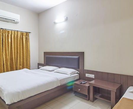 Airlines Hotel Mysore Esterno foto